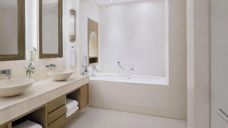 장애인을 위한 킹사이즈 침대 스탠다드 룸, Doubletree By Hilton  Sterling  Dulles Airport