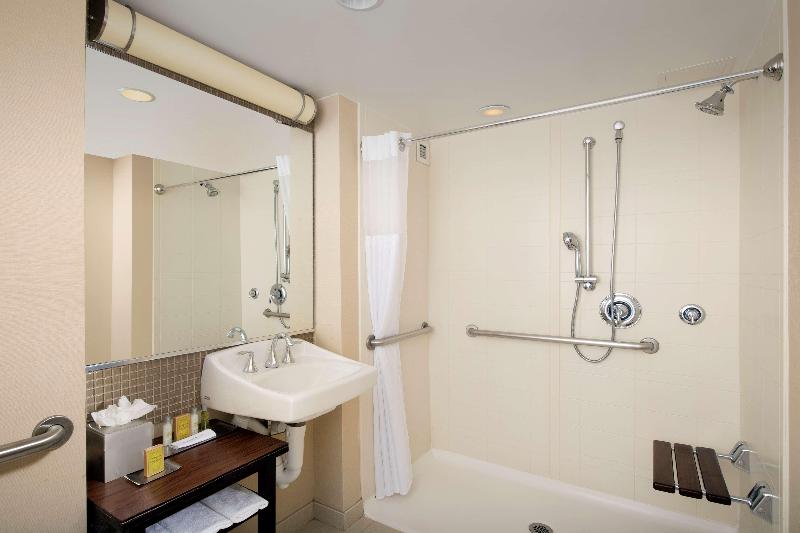 스탠다드 룸, Doubletree By Hilton  Sterling  Dulles Airport