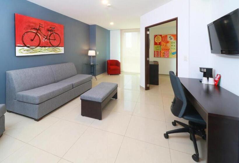 Полулюкс Кровать Кинг, Wyndham Garden Guadalajara Acueducto