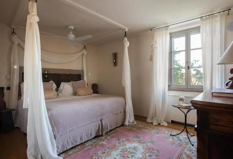 سوییت جونیور لوکس, La Moscadella