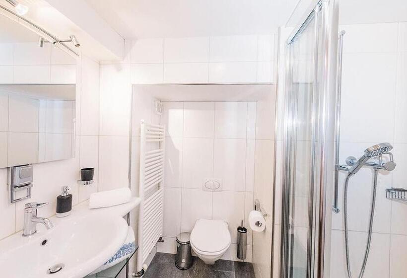 Номер Стандарт Вид на Озеро, The Boutique Gasthaus Engel