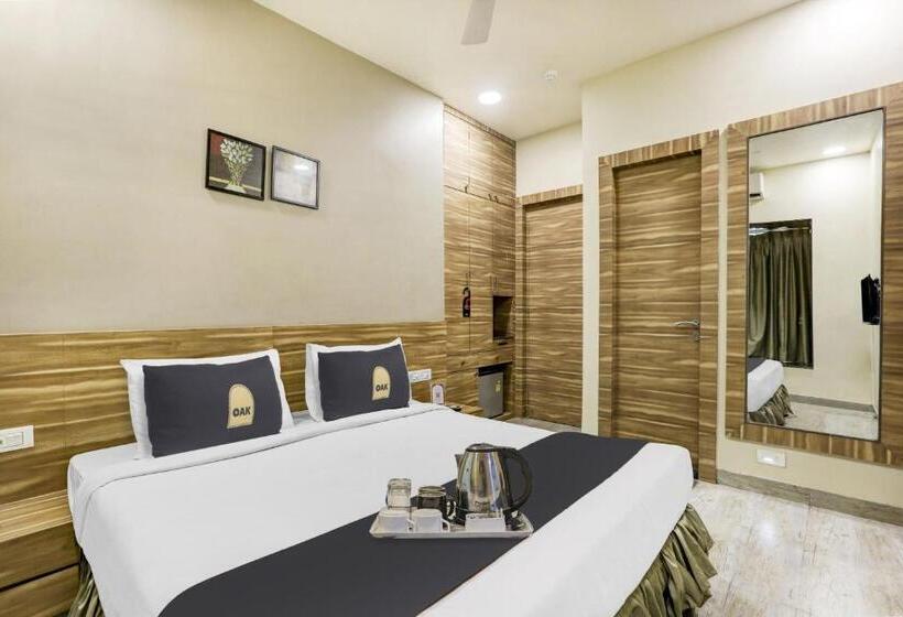 חדר קלאסי לשלושה, Super Townhouse Oak Shubhham Regency