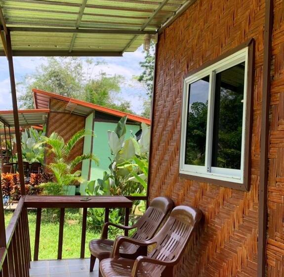 Номер Стандарт с Балконом, Khaosok Bamboo Huts Resort
