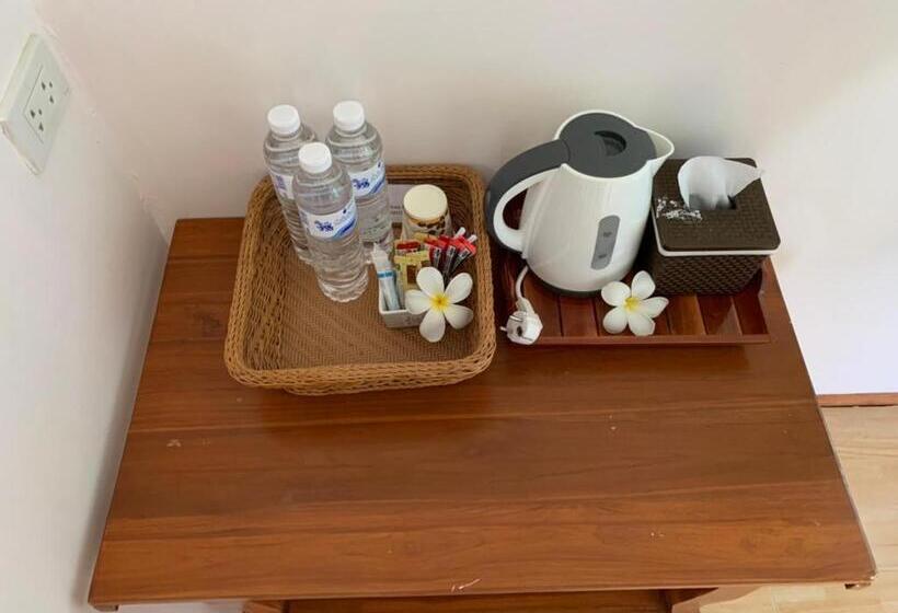 Номер Стандарт с Балконом, Khaosok Bamboo Huts Resort