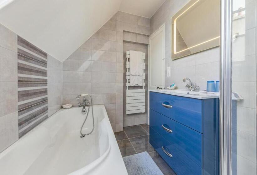 스탠다드 룸, Room In Guest Room   This 10th Century Home Sits In An Exceptional Setting In The Center Of Orleans