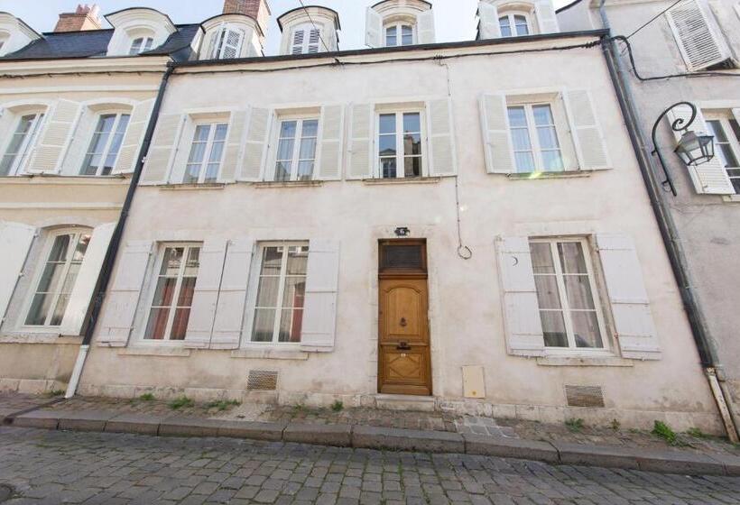 스탠다드 룸, Room In Guest Room   This 10th Century Home Sits In An Exceptional Setting In The Center Of Orleans