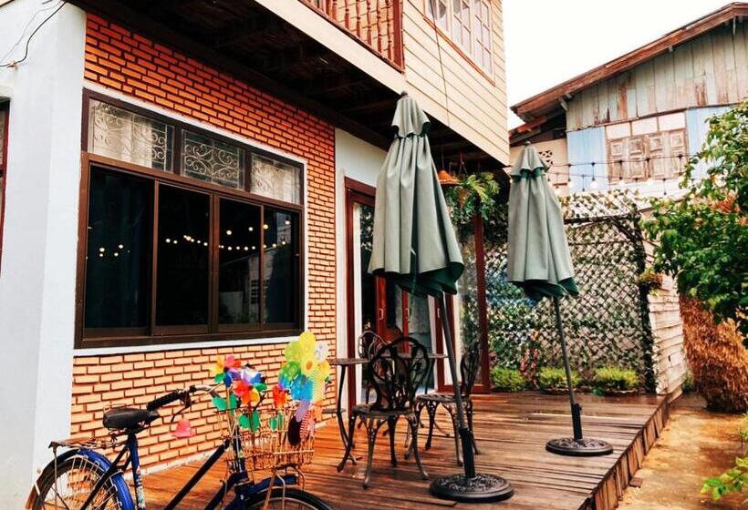 خانه 4 خوابه, ฮักเคียงโขง Hug Khieng Khong Nongkhai Hostel