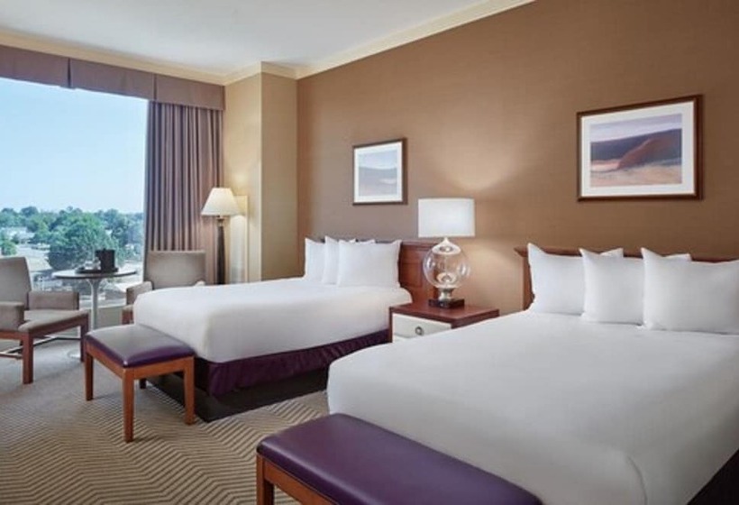 Deluxe room with river view, Harrah S Metropolis Hotel & Casino