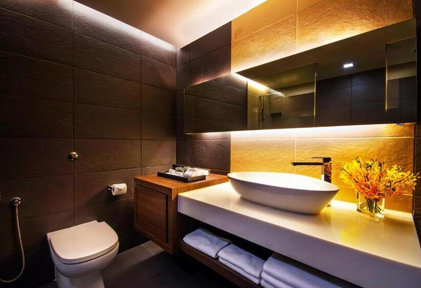 Люкс, Armada Petaling Jaya