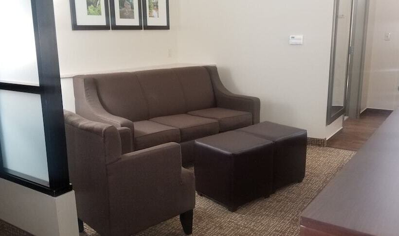 스위트, Comfort Suites Little Rock West