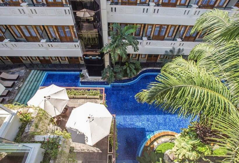 اتاق لوکس با چشم‌انداز استخر, Famous Hotel Kuta Formerly Permata Kuta