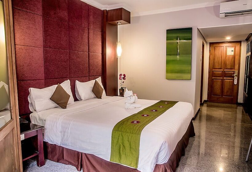 اتاق لوکس با چشم‌انداز استخر, Famous Hotel Kuta Formerly Permata Kuta