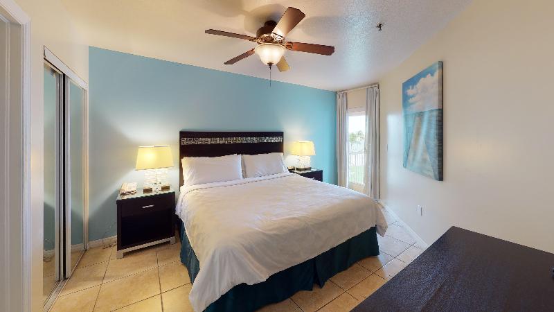 سوئیت با تخت بزرگ, Holiday Inn Resort Grand Cayman, An Ihg
