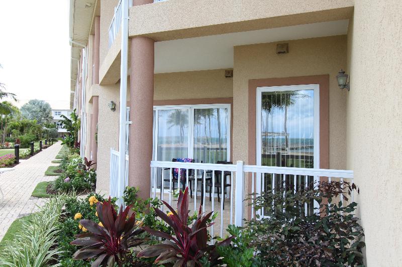 سوئیت با تخت بزرگ, Holiday Inn Resort Grand Cayman, An Ihg