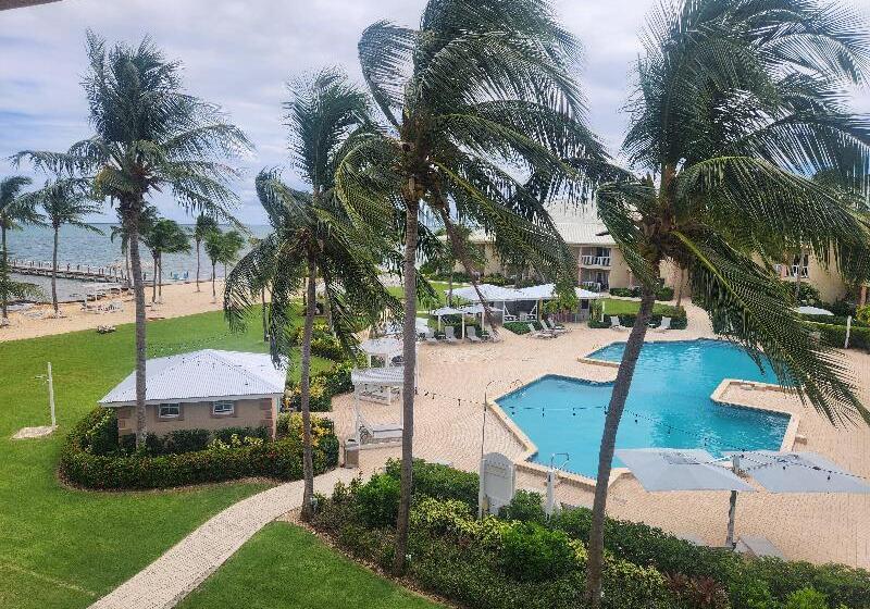 سوئیت با تخت بزرگ, Holiday Inn Resort Grand Cayman, An Ihg