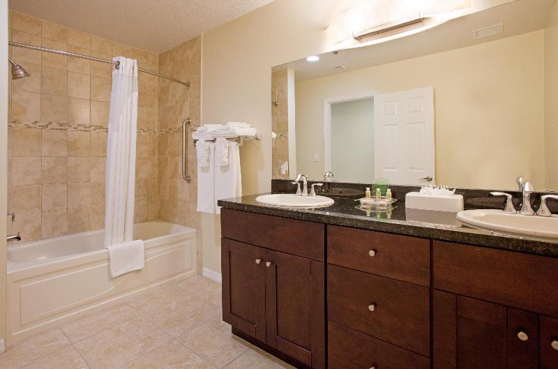 سوئیت با تخت بزرگ, Holiday Inn Resort Grand Cayman, An Ihg