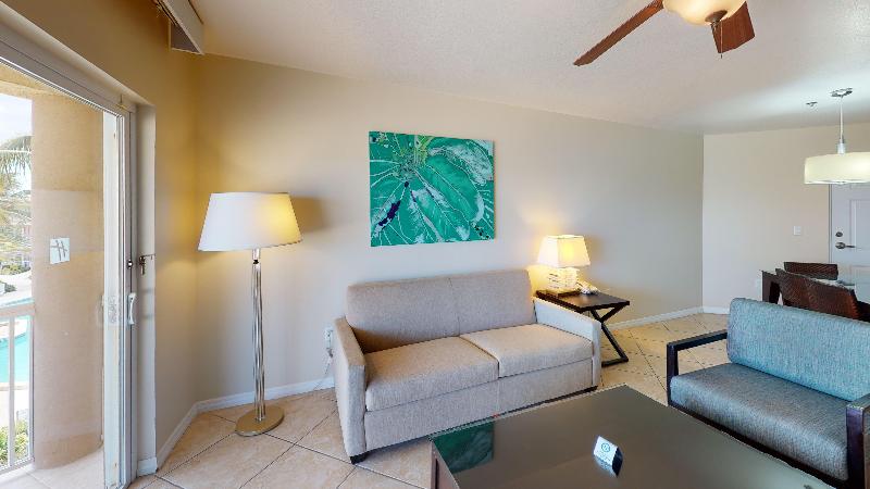 سوئیت با تخت بزرگ, Holiday Inn Resort Grand Cayman, An Ihg