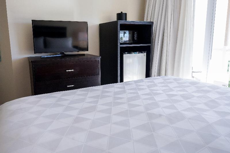 اتاق استاندارد با تخت بزرگ, Holiday Inn Resort Grand Cayman, An Ihg