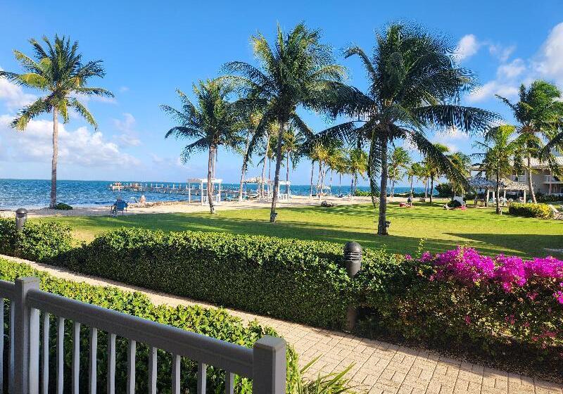 اتاق استاندارد با چشم‌انداز دریا, Holiday Inn Resort Grand Cayman, An Ihg