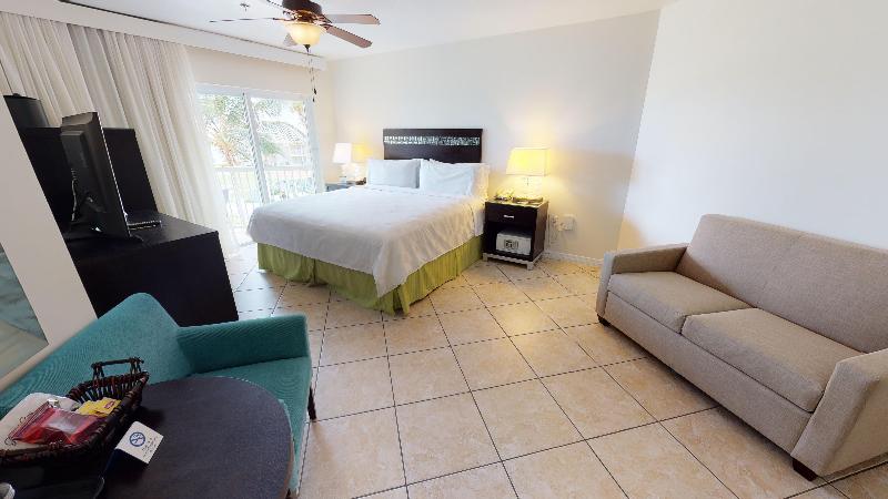 اتاق استاندارد با تخت بزرگ, Holiday Inn Resort Grand Cayman, An Ihg