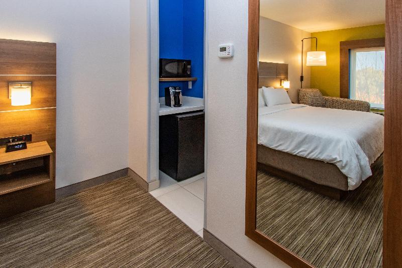 Стандартный Номер Кровать Кинг, Holiday Inn Express Hotel & Suites Roseville   Galleria Area, An Ihg