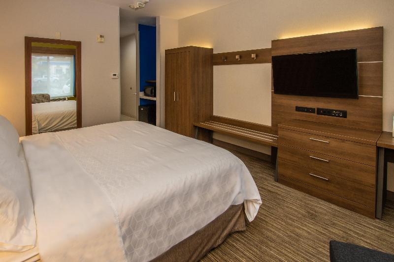 Стандартный Номер Кровать Кинг, Holiday Inn Express Hotel & Suites Roseville   Galleria Area, An Ihg