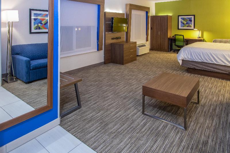 Люкс Кровать Кинг, Holiday Inn Express Hotel & Suites Roseville   Galleria Area, An Ihg