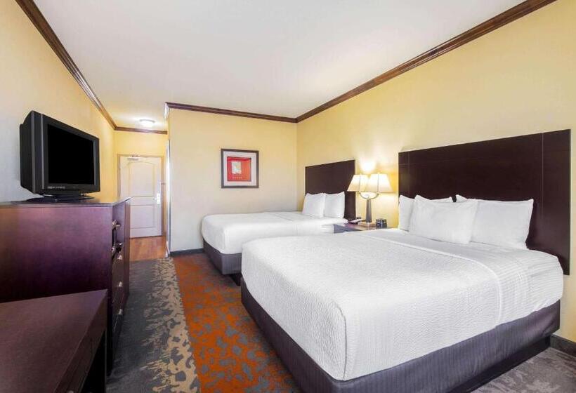 Номер Deluxe, La Quinta By Wyndham Eastland