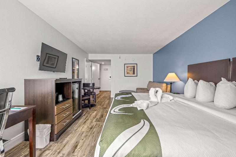 스위트 킹사이즈 침대, Quality Inn & Suites Tampa Ybor City