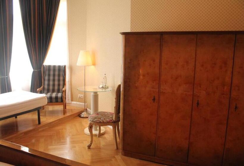 اتاق استاندارد سه نفره, 38