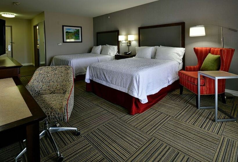Номер Стандарт с Балконом, Hampton Inn & Suites Fredericksburg