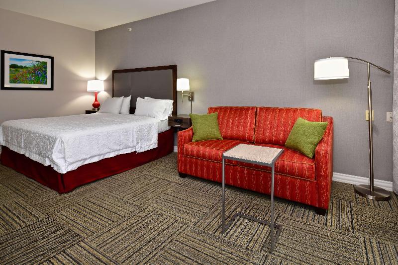 Номер Стандарт с Балконом, Hampton Inn & Suites Fredericksburg