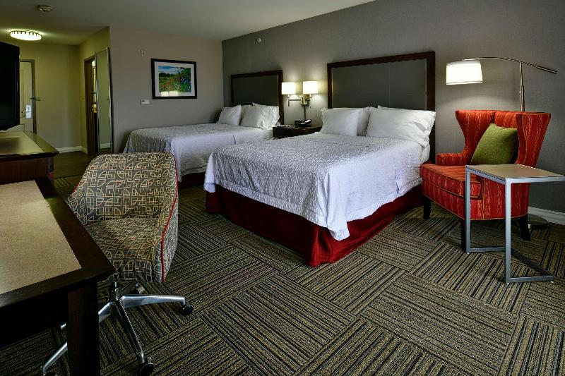 Номер Стандарт с Балконом, Hampton Inn & Suites Fredericksburg