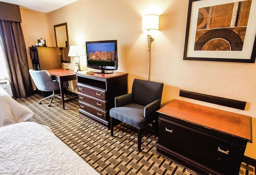 适合残疾人使用的标准间, Hampton Inn And Suites Pine Bluff