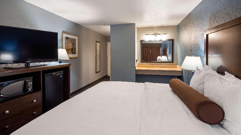 带大床的标准工作室, Hampton Inn And Suites Pine Bluff