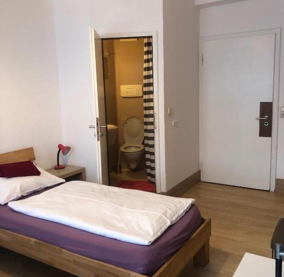 اتاق استاندارد سه نفره, Pension Schmellergarten