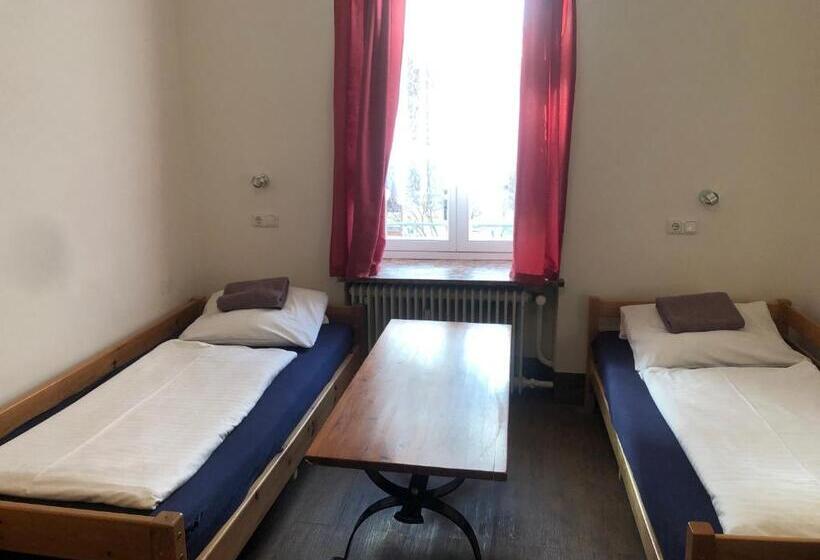 اتاق استاندارد سه نفره, Pension Schmellergarten