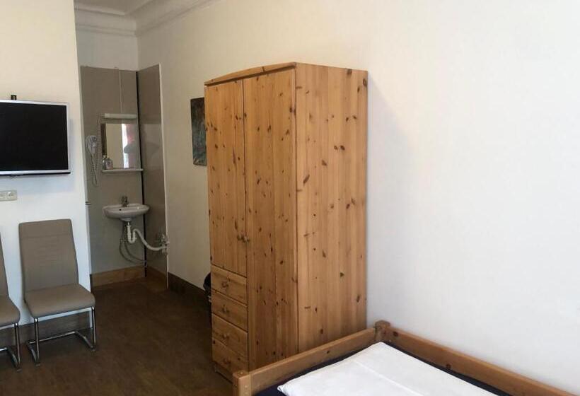 اتاق استاندارد سه نفره, Pension Schmellergarten