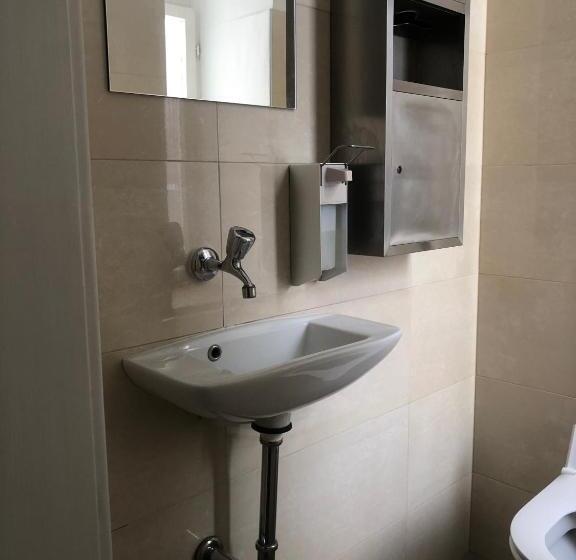 اتاق استاندارد سه نفره, Pension Schmellergarten