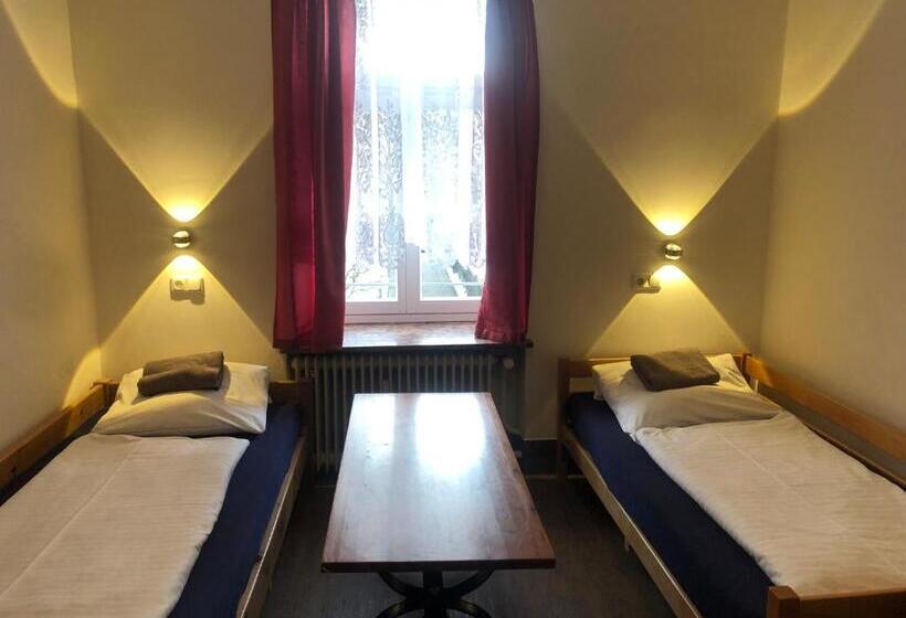 اتاق استاندارد سه نفره, Pension Schmellergarten