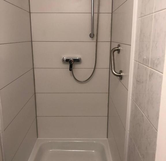 اتاق استاندارد سه نفره, Pension Schmellergarten