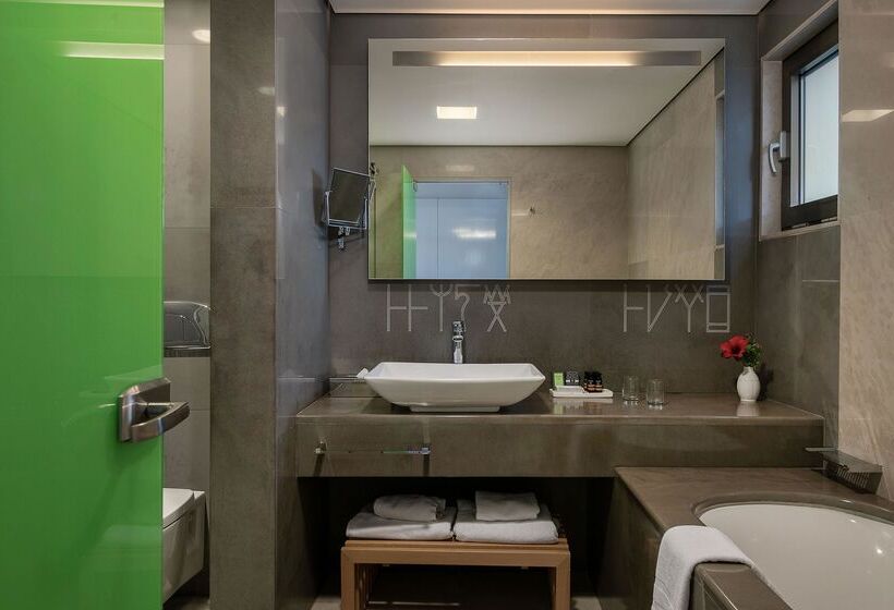 Семейный Номер, Avra Imperial