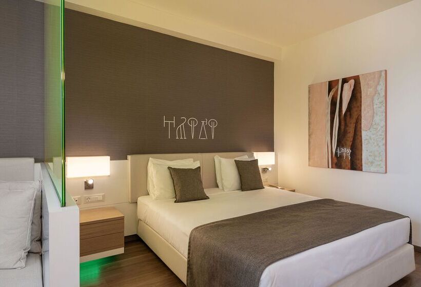 Семейный Номер, Avra Imperial
