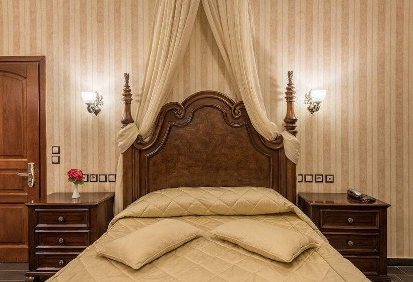 سوییت جونیور, Theofilos Paradise Boutique