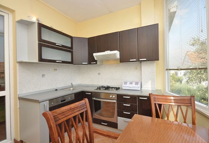 شقة غرفة واحدة, Villa Cezar