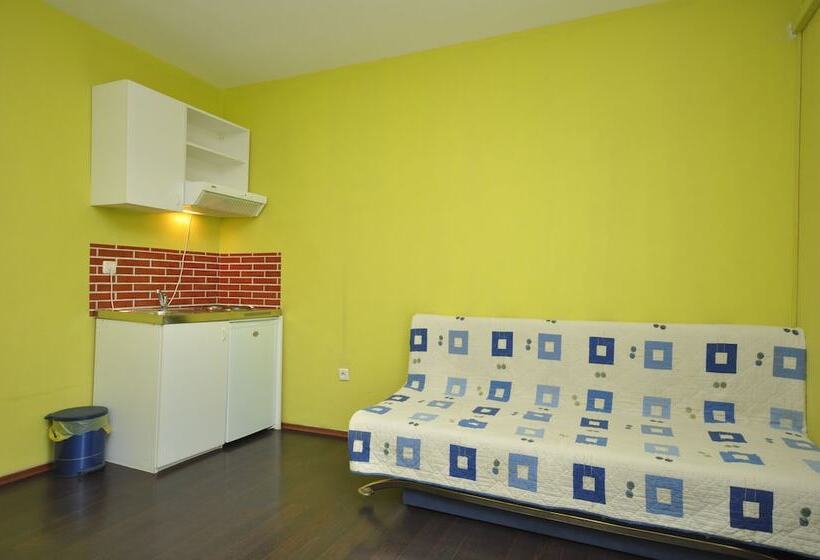 شقة غرفة واحدة, Villa Cezar