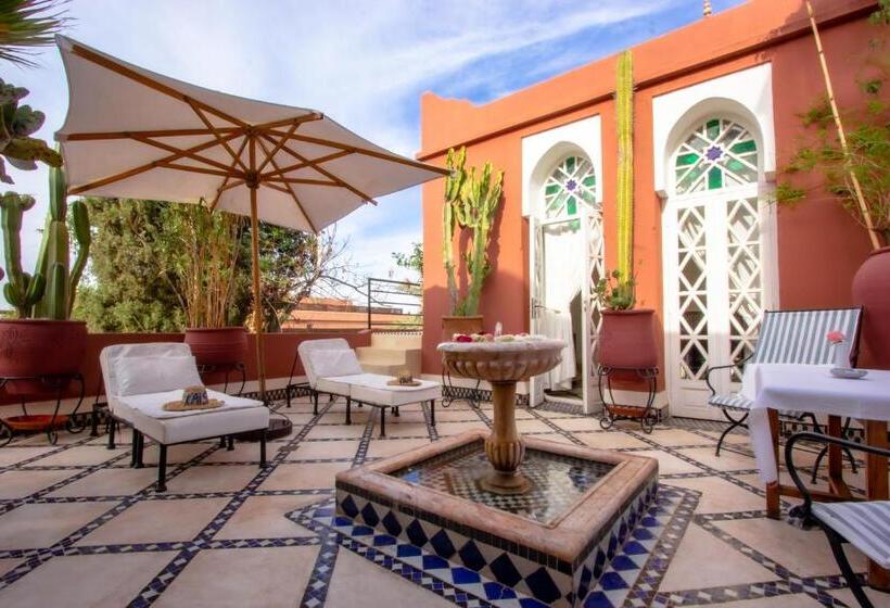 سوییت, Riad Kaiss By Anika