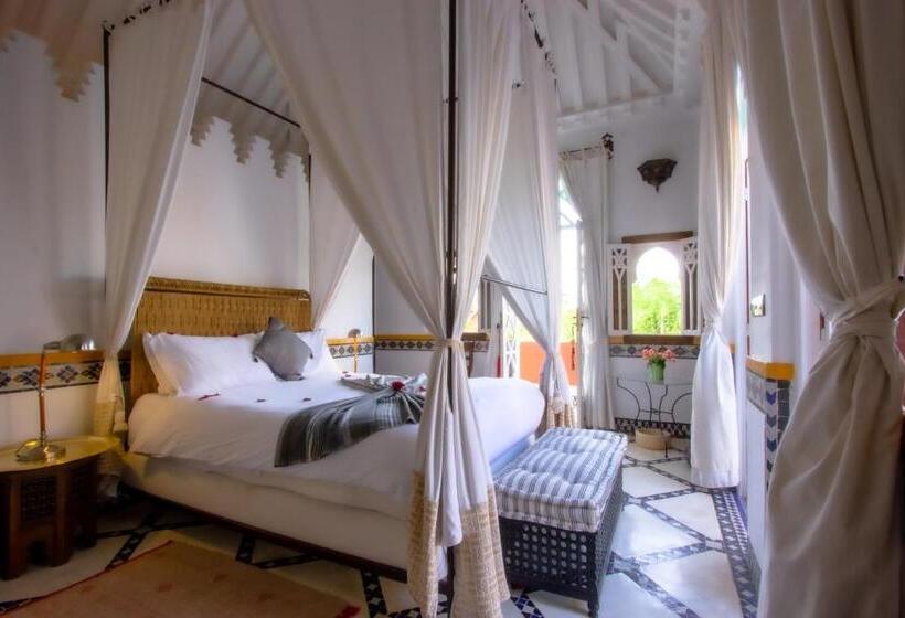 سوییت, Riad Kaiss By Anika