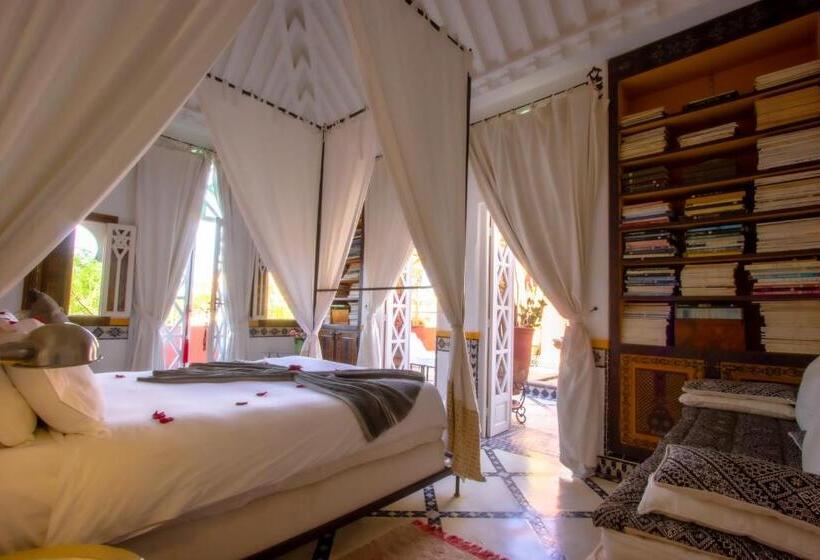 سوییت, Riad Kaiss By Anika
