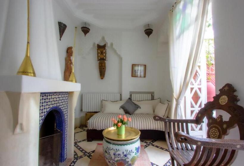 سوییت, Riad Kaiss By Anika